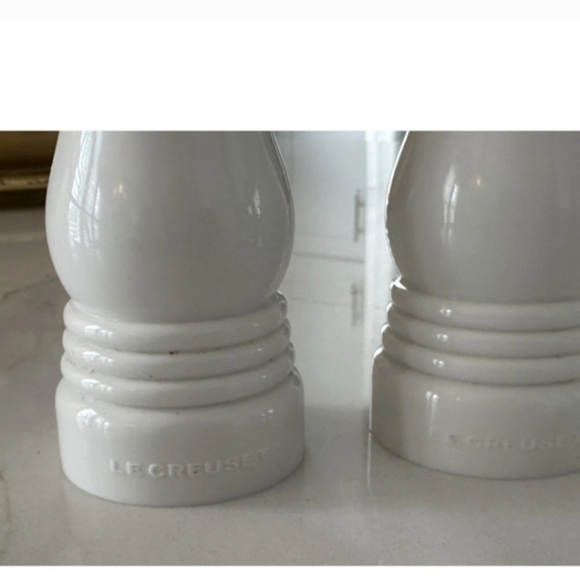 Le Creuset White Salt and Pepper Grinders - Picture 3 of 6